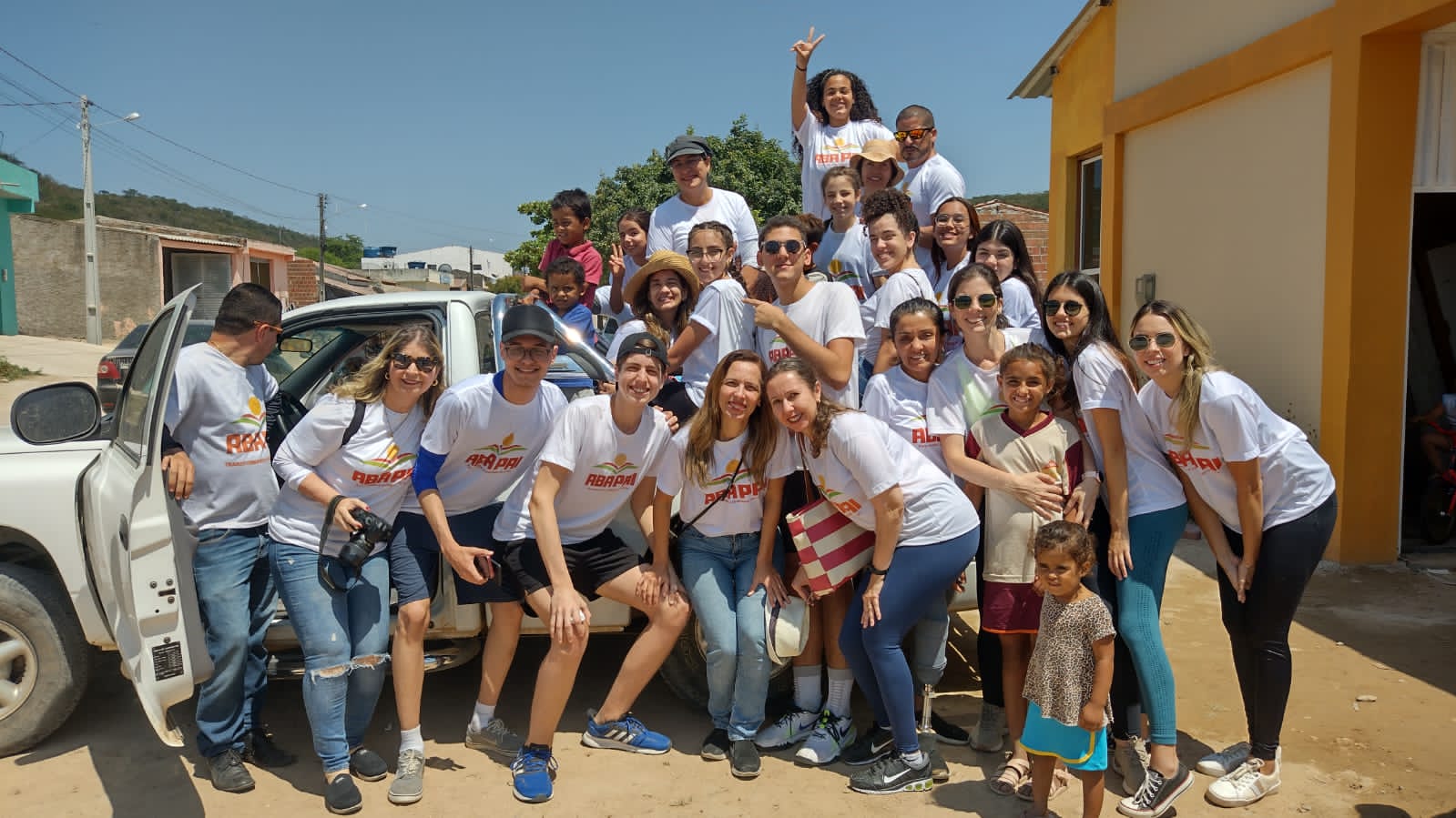 Equipe do ABA PAI reunida numa comunidade rural